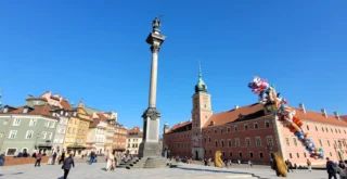 Plac Zamkowy z Kolumną Zygmunta na Starówce w Warszawie